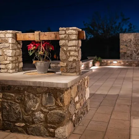Paradisi Stone House Holiday home